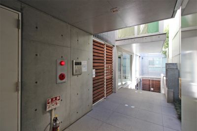 玄関　※別部屋の参考写真です。