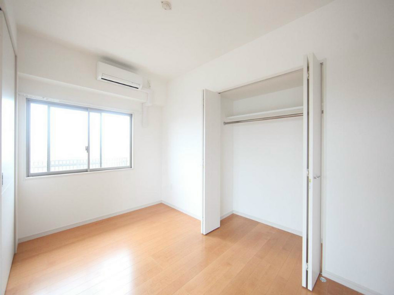 収納　中部屋洋室6帖　クローゼット付（収納充実してます）