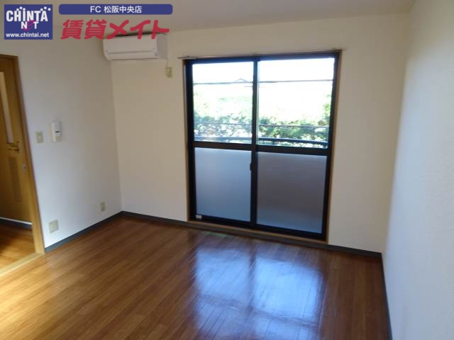 居室・リビング　同物件別室画像