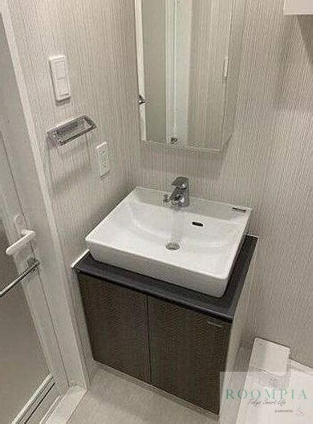 洗面設備　※同タイプの別のお部屋です。