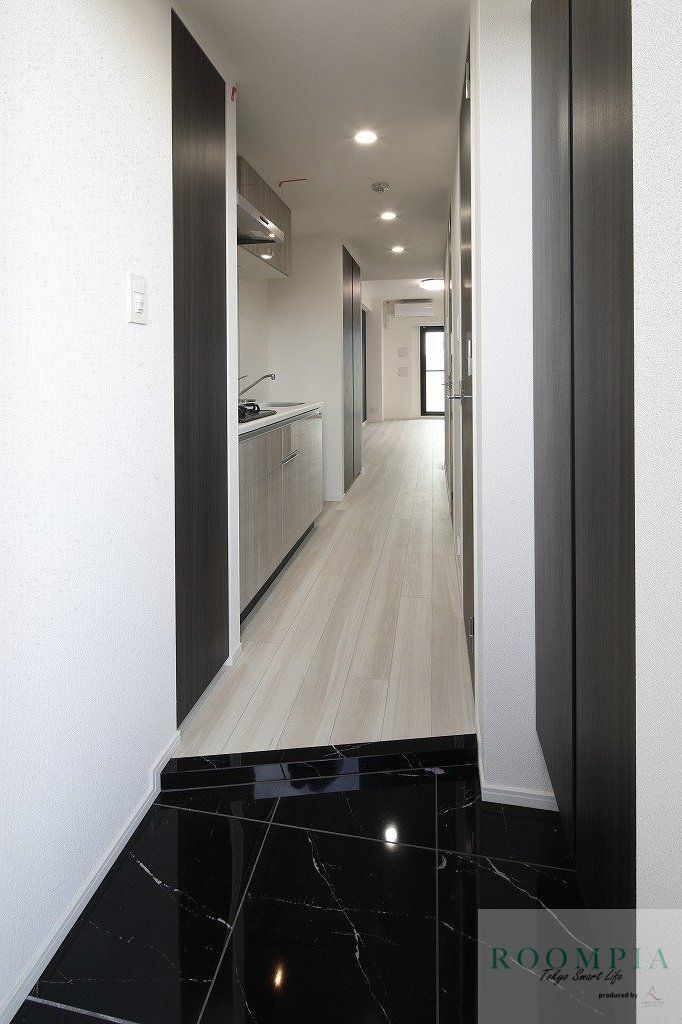 玄関　※同タイプの別のお部屋です。