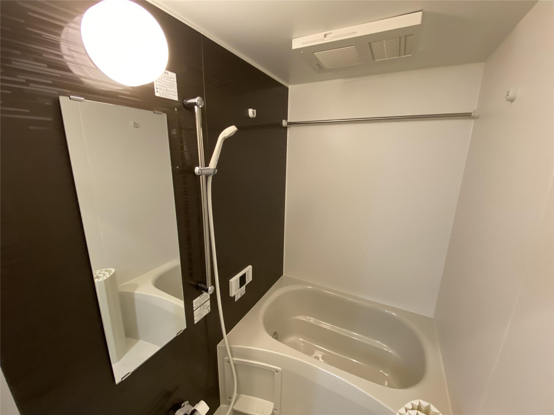 バス・シャワールーム　追焚・浴室乾燥機付きのお風呂です