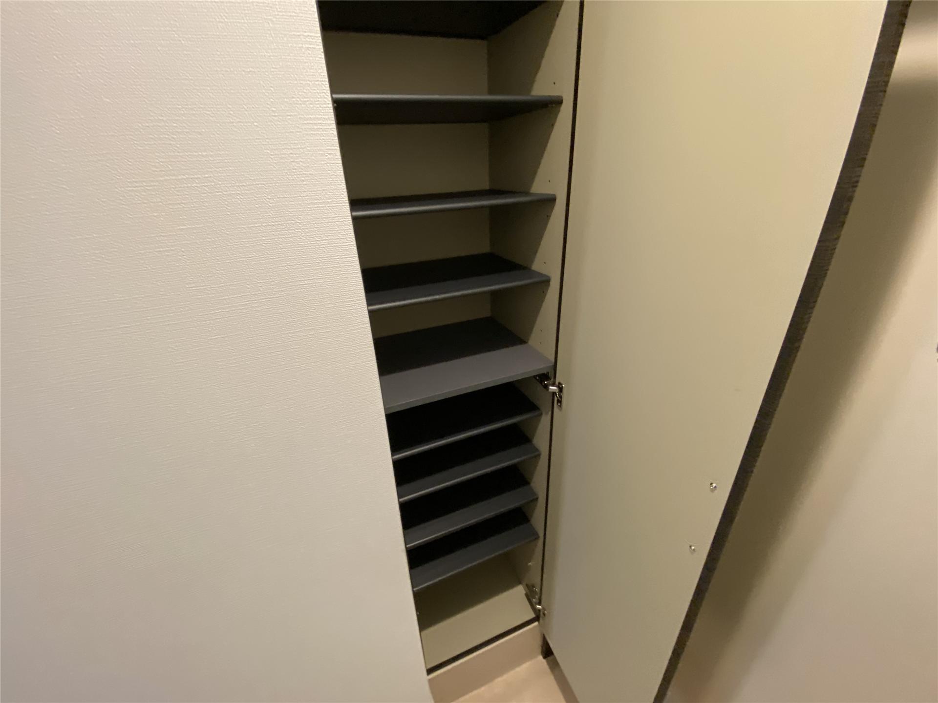 玄関　シューズボックス付きの玄関です