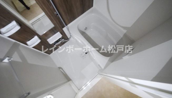 バス・シャワールーム　落ち着いた空間のお風呂です