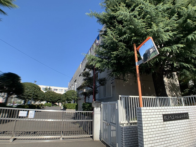 中学校　横浜市立中和田中学校（中学校）まで681m