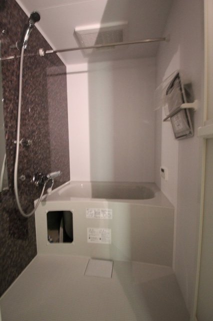 バス・シャワールーム　別号室の写真です（反転）