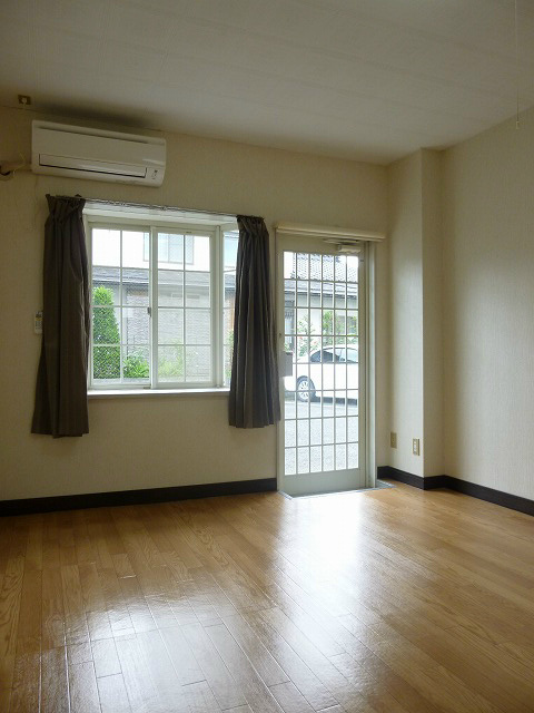 居室・リビング　※写真は　106号室