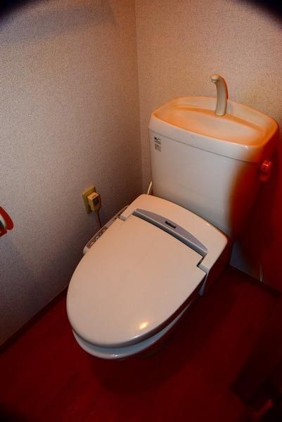 トイレ　洗浄機付きトイレ