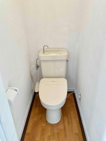 トイレ　温水洗浄便座付き