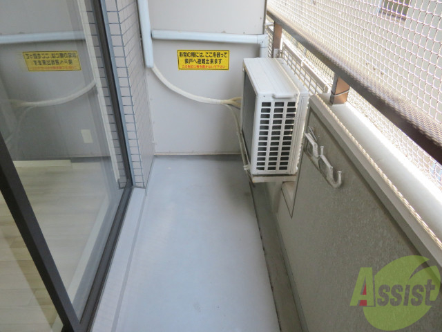 バルコニー　バルコニー。洗濯物がはかどりそうな広さがありますよ