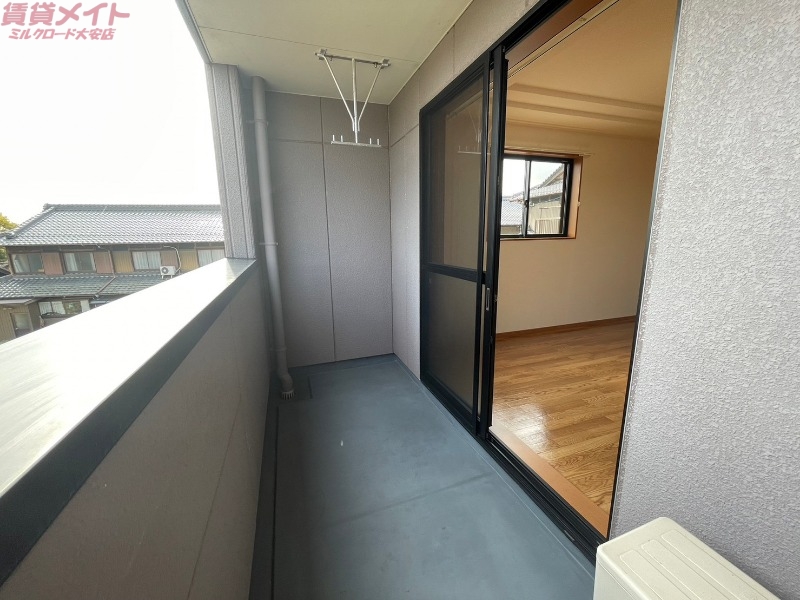 バルコニー　同物件別室画像