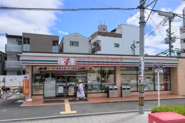 コンビニ　セブンイレブン阪急下新庄駅前店（コンビニ）まで242m