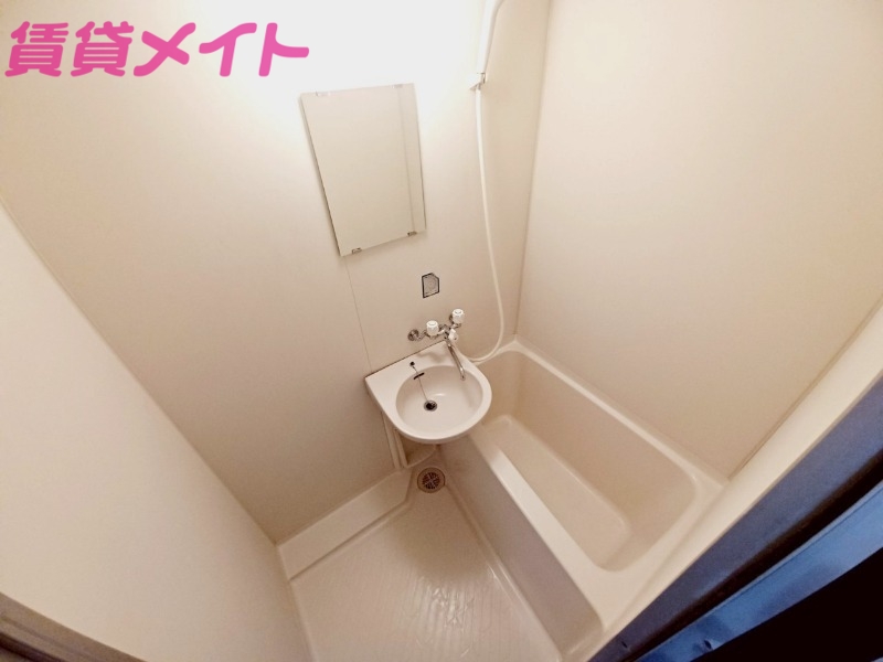 バス・シャワールーム　同タイプ部屋写真です。