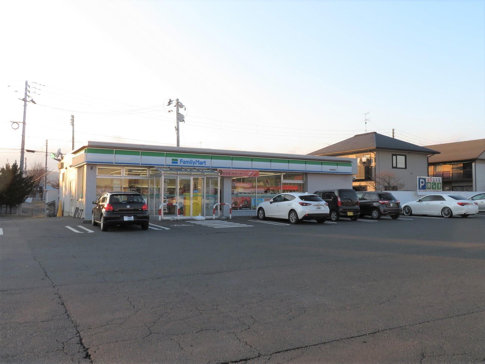 コンビニ　ファミリーマート紫波桜町店（コンビニ）まで542m