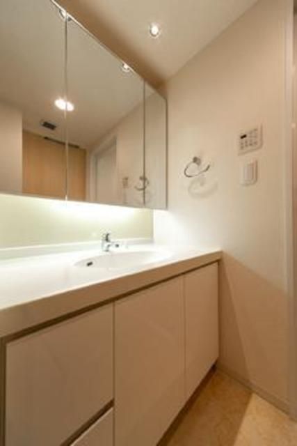 洗面設備　※写真は同タイプ住戸です。