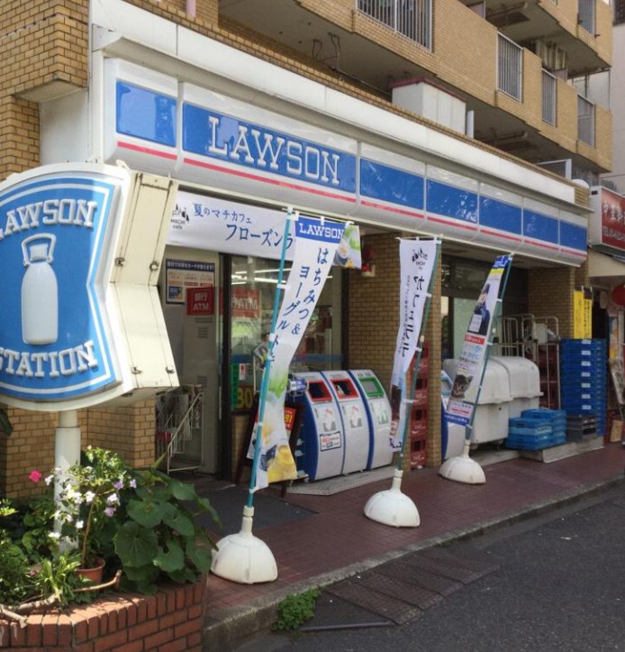 コンビニ　ローソン大森海岸駅前店（コンビニ）まで158m