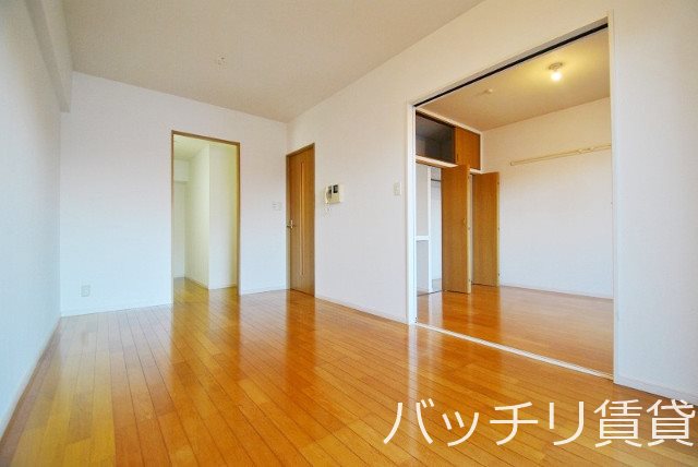 居室・リビング　別号室写真の為現況を優先致します。