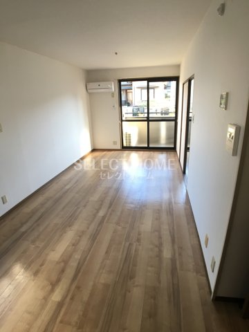 居室・リビング　同型タイプこちらの居間で趣味の時間をお楽しみください