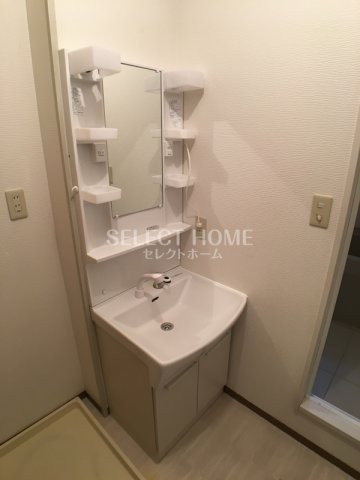 洗面設備　同型タイプ使いやすい独立洗面台です