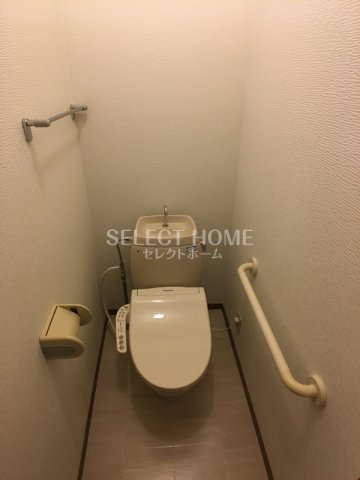 トイレ　同型タイプ清潔感のあるトイレです