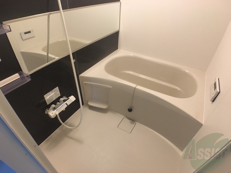 バス・シャワールーム　お風呂になります。一日の疲れを癒してくださいね。