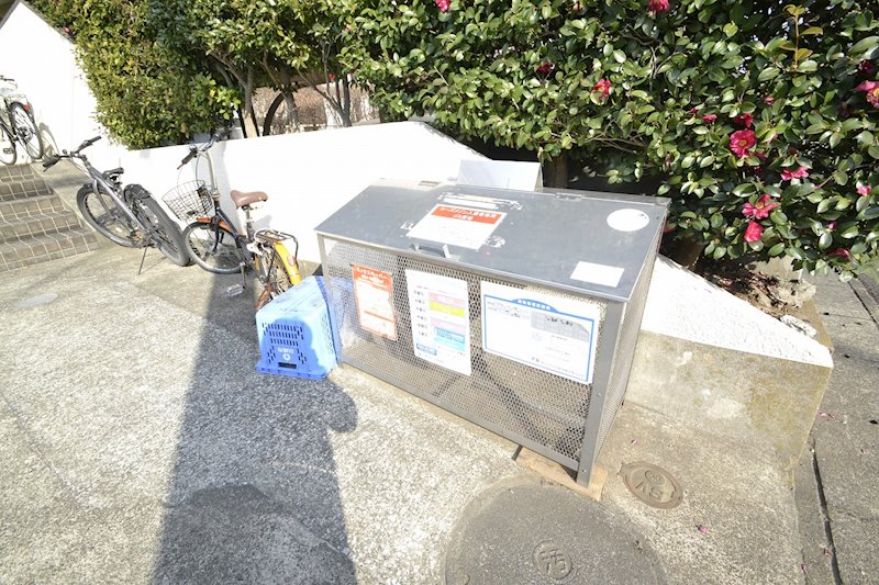 その他共有部分　敷地内に専用ゴミ捨て場があります☆