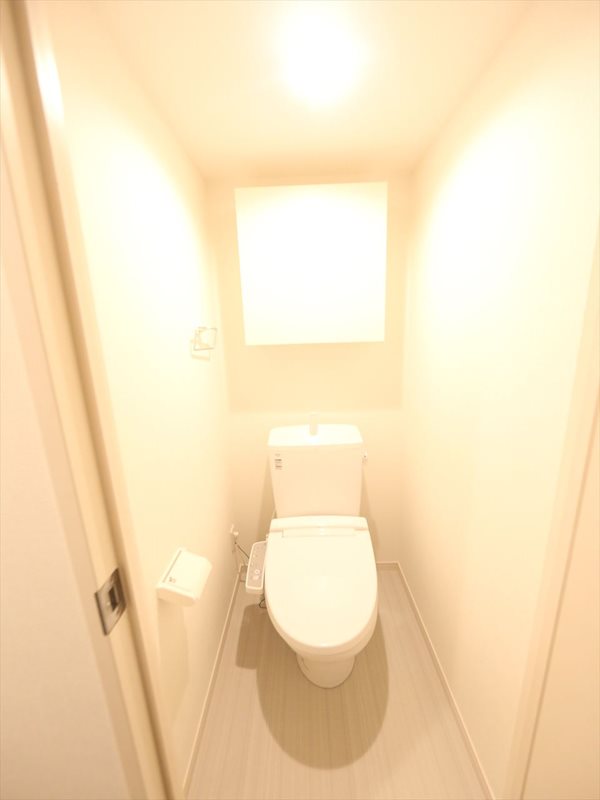 トイレ　温水洗浄暖房便座付トイレ　同仕様写真