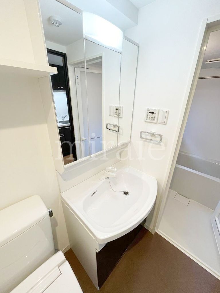 洗面設備　別部屋の参考画像です