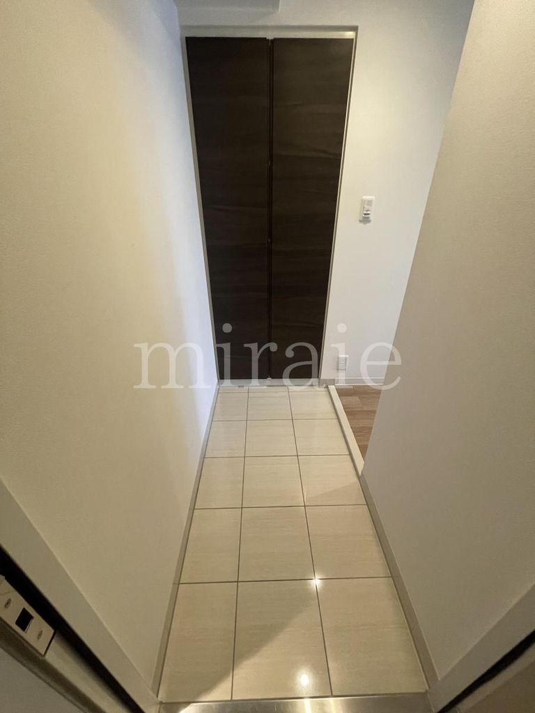 玄関　別部屋の参考画像です