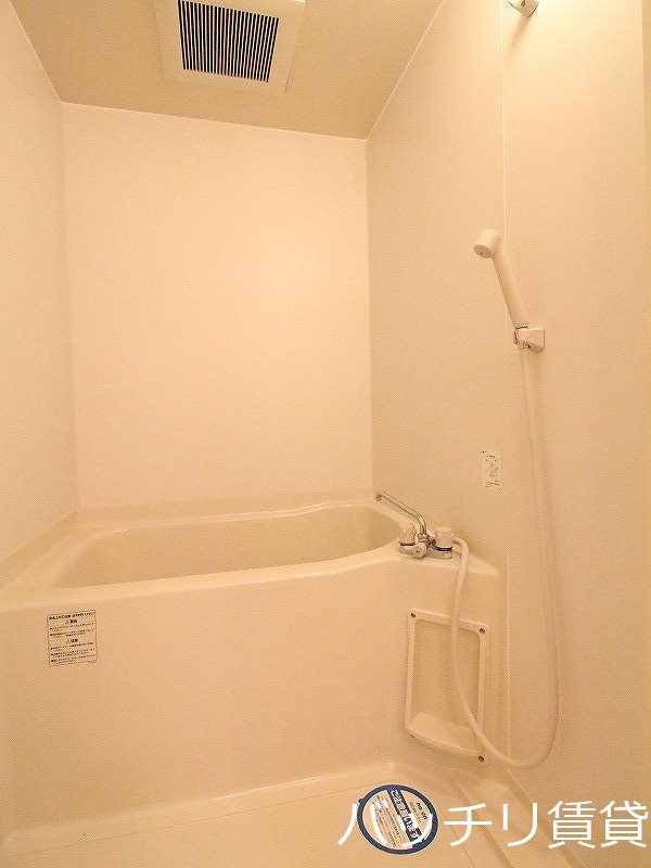 バス・シャワールーム　画像は同型反転タイプの為、現況を優先いたします。