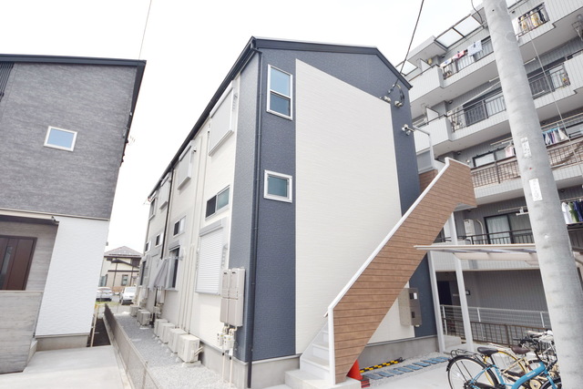 建物外観　～住環境良好ですっ～