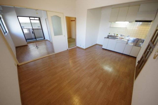 居室・リビング　こちらのリビングで趣味の時間をお楽しみください