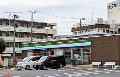 コンビニ　ファミリーマート 白鳥四丁目店（コンビニ）まで229m