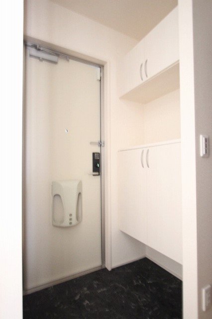 玄関　同物件別号室の写真です。