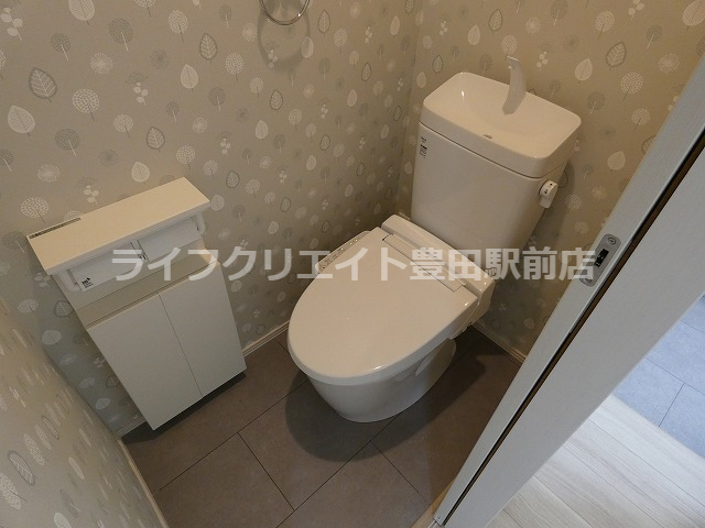 トイレ　※画像はC号室タイプ