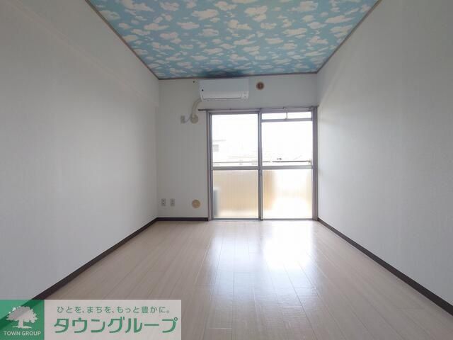 居室・リビング　※別部屋参考写真です