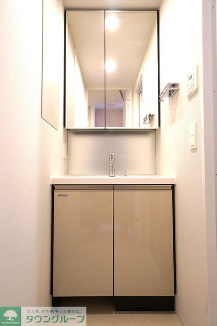 洗面設備　※写真は同タイプ住戸です。