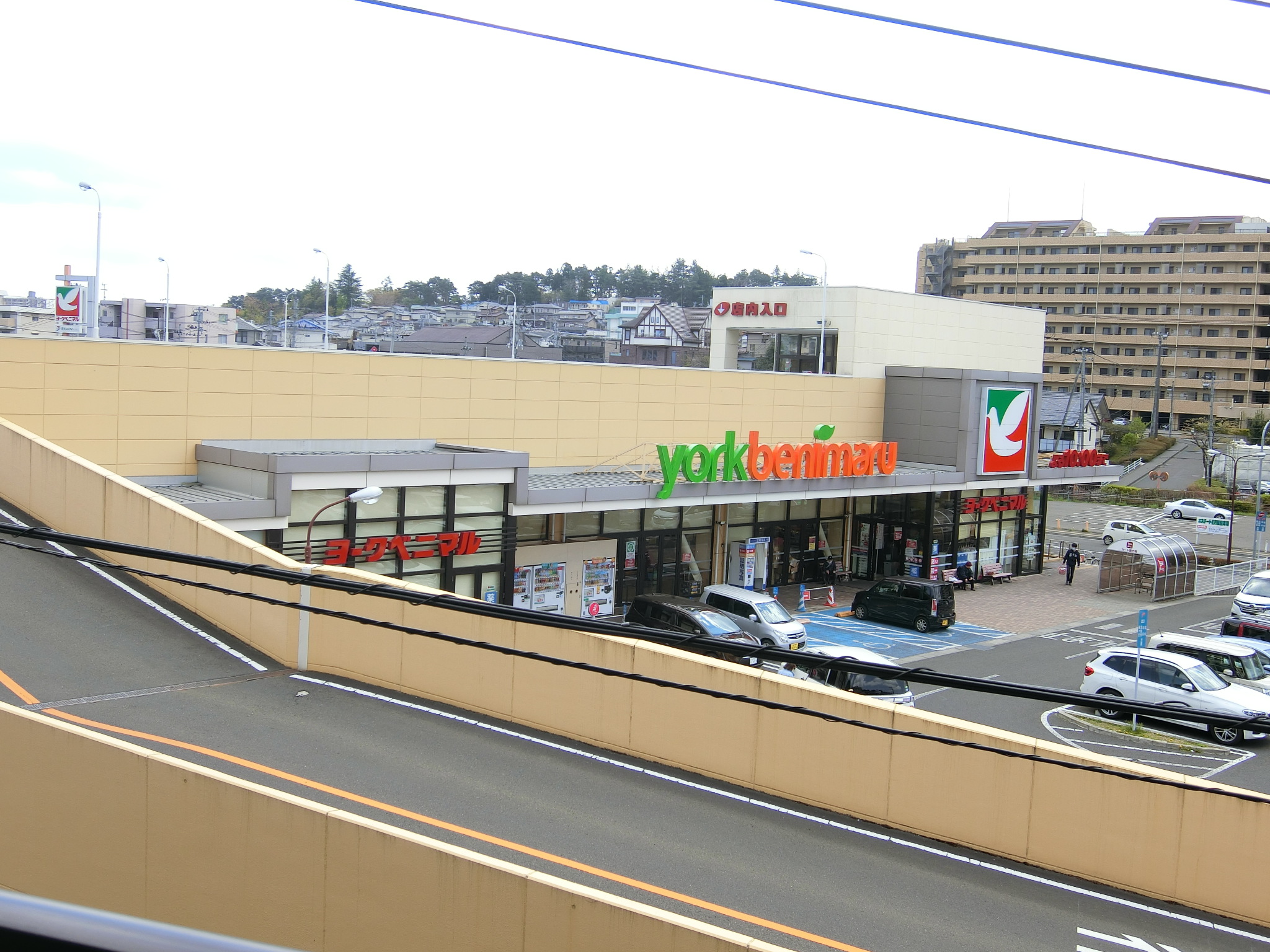 スーパー　ヨークベニマル新荒巻店（スーパー）まで621m