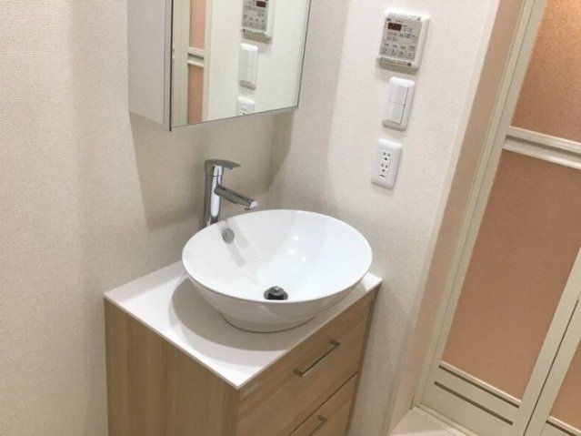 洗面設備　お洒落な洗面台です。