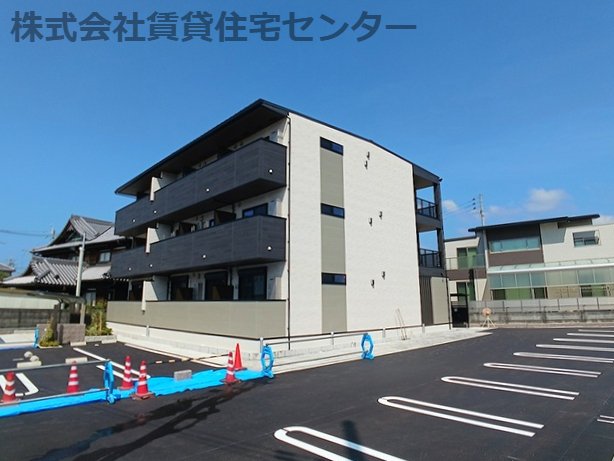 建物外観　建築中