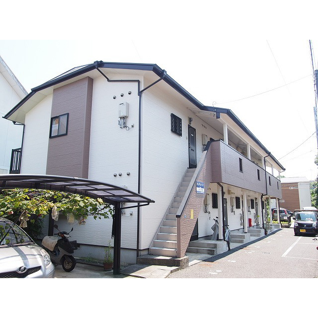 建物外観　コンビニやタクシー会社が隣接する好立地♪