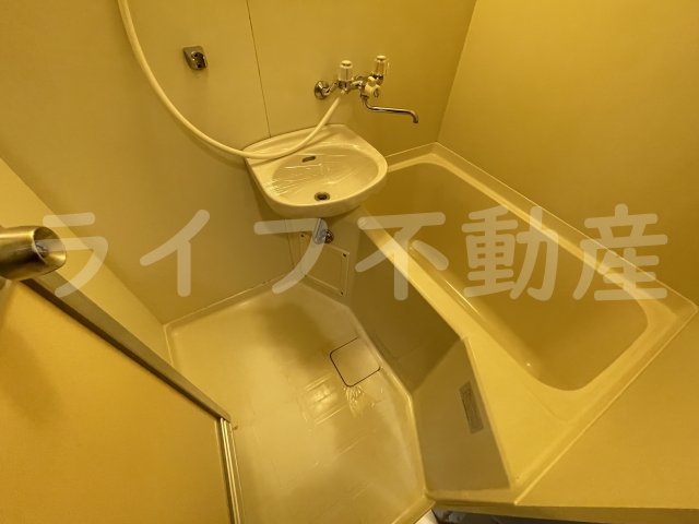 バス・シャワールーム　落ち着いた空間のお風呂です