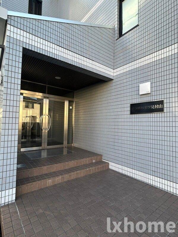エントランス　ゆとりのあるエントランスです