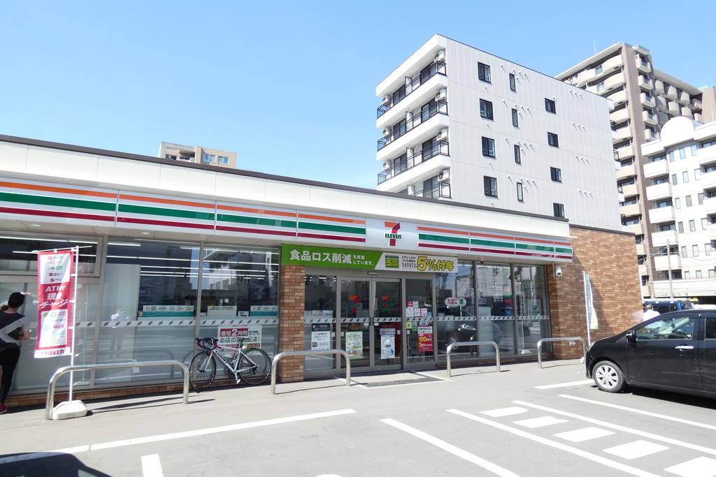 コンビニ　セブンイレブン札幌南5条東店（コンビニ）まで130m