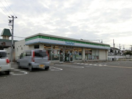 コンビニ　ファミリーマート 泉大津虫取町店（コンビニ）まで147m