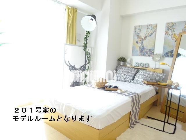居室・リビング　７．８帖の洋間