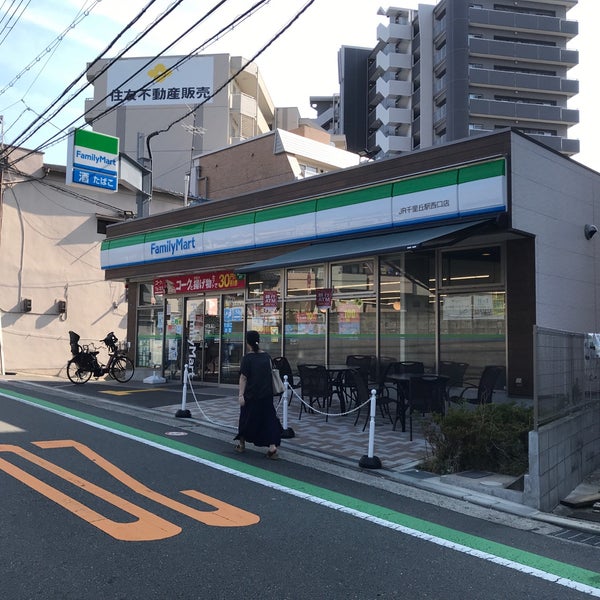 コンビニ　ファミリーマート ＪＲ千里丘駅西口店（コンビニ）まで569m