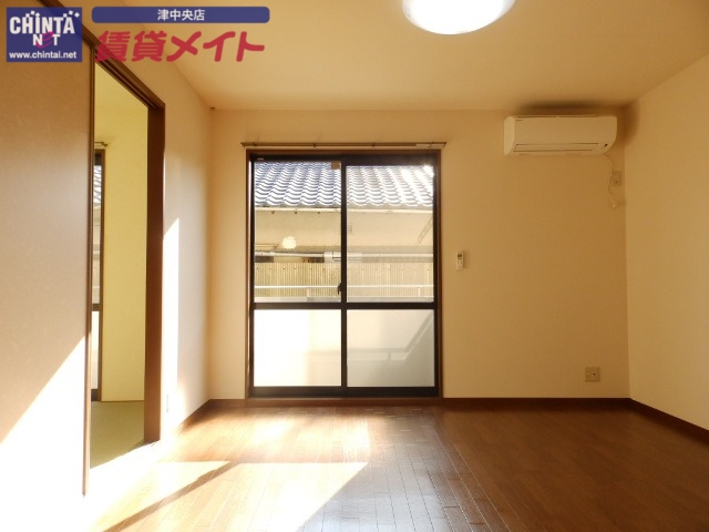 居室・リビング　別部屋参考写真です