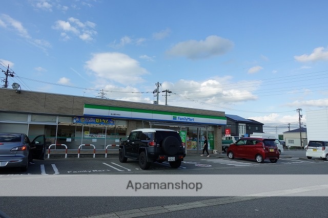 コンビニ　ファミリーマート（コンビニ）まで659m