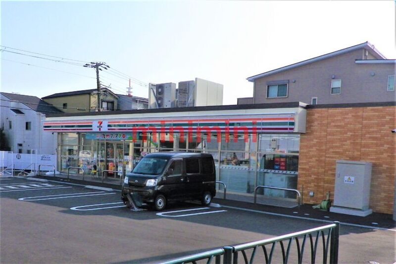 コンビニ　セブンイレブン吹田東御旅町店（コンビニ）まで331m
